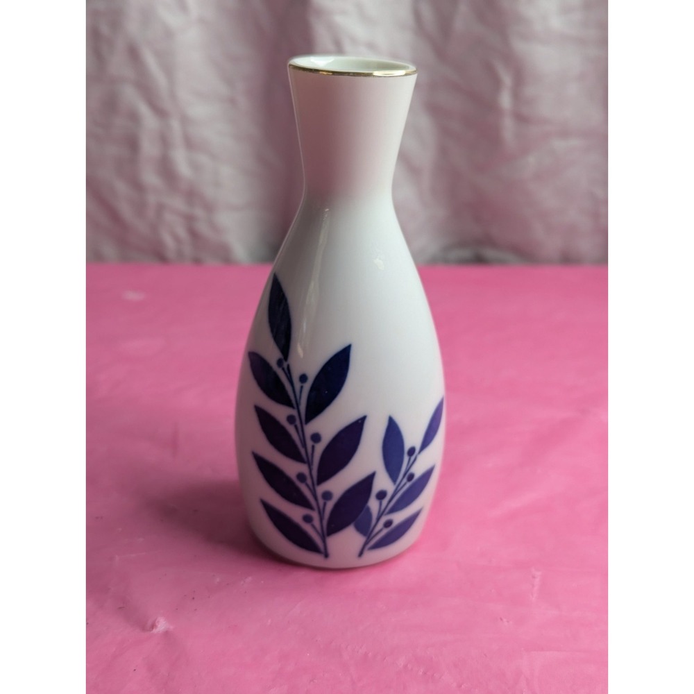 Finest Sake Gekkeikan Made in Japan bottle Blue white 5"